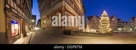 Place du marché avec l'hôtel de ville au moment de Noël, Tuebingen, Bade-Wurtemberg Banque D'Images