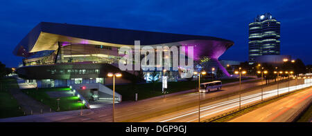 BMW Welt avec le Musée BMW sur Mittleren Ring, l'anneau central road près de la Centre Olympique, Munich, Haute-Bavière, Bavière Banque D'Images