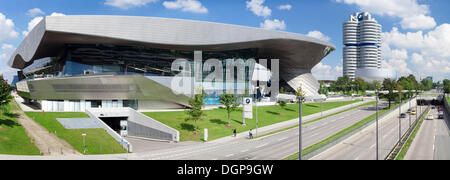 BMW Welt avec le Musée BMW sur Mittleren Ring, l'anneau central road près de la Centre Olympique, Munich, Haute-Bavière, Bavière Banque D'Images