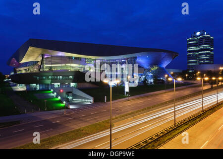 BMW Welt avec le Musée BMW sur Mittleren Ring, l'anneau central road près de la Centre Olympique, Munich, Haute-Bavière, Bavière Banque D'Images