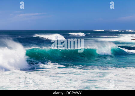 Des vagues dans l'Atlantique, El Cotillo, Fuerteventura, Îles Canaries, Espagne Banque D'Images