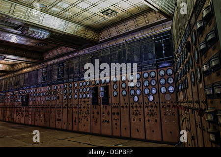 À l'intérieur de l'Art Déco, une salle de commande à Battersea Power Station, Londres. Les images prises en septembre 2013. Banque D'Images