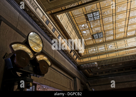 À l'intérieur de l'Art Déco, une salle de commande à Battersea Power Station, Londres. Les images prises en septembre 2013. Banque D'Images