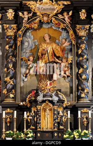 Statue de Saint Laurent sur le maître-autel par Meinrad Guggenbichler, Église Paroissiale de St Laurent à Attersee Banque D'Images