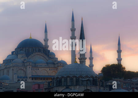 Mosquée Süleymaniye, Suleiman, avec la Mosquée de Rüstem Pacha à l'avant, Istanbul, côté européen, la Turquie, l'Europe Banque D'Images