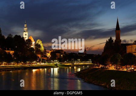 La rivière Salzach, l'église Saint Augustin dans Muelln, gauche, Christuskirche, Christ Church, droite, Salzbourg, Autriche, Europe Banque D'Images