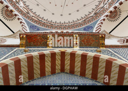 Ruestem Pasha Mosque, entrée vue d'en bas, Istanbul, Turquie, Europe, Istanbul, Istanbul, Turquie Province Banque D'Images