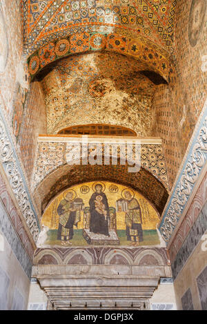 Vestibule de la guerriers, mosaïque byzantine de la Vierge Marie entre Justinien et Constantine avec le symbole de Banque D'Images