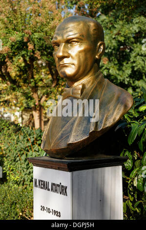 Buste de Kemal Atatürk, İçi Parc Yolu, Parc İçi Yolu, Harbiye, Sisli, Istanbul, côté européen, Istanbul, Turquie Province Banque D'Images