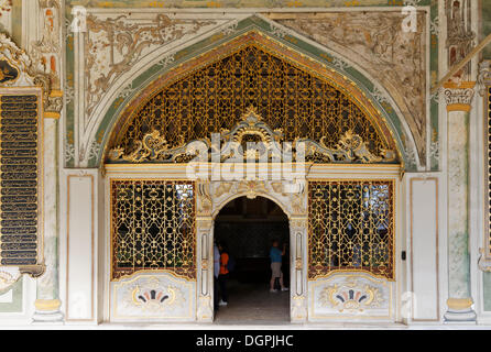 Entrée du Divan, deuxième cour, le palais de Topkapi, Topkapi-Sarayi, Topkapı Sarayı, Sultanahmet, Istanbul, côté Européen Banque D'Images