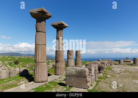 Des colonnes doriques du Temple d'Athéna, Assos, Province de Çanakkale, Région de Marmara, en Turquie Banque D'Images