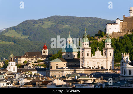 Liens Glockenspiel, Salzburg, Cathédrale, vieille ville, vue depuis la montagne Moenchsberg, Salzburg, Salzbourg State Banque D'Images