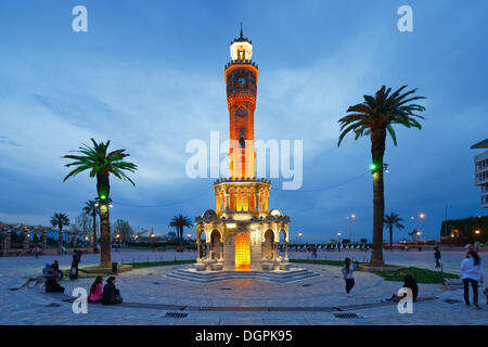 Tour de l'horloge de Cumhuriyet Meydani, carrés sur Konak Konak, Izmir İzmir, Province, Région de l'Egée, la Turquie Banque D'Images