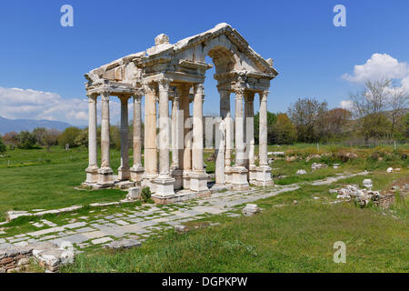 Tetrapylon antique, ruine, Aphrodisias, Aydin province, région de l'Egée, la Turquie Banque D'Images