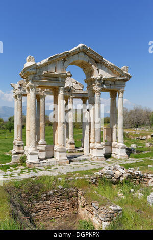 Tetrapylon antique, ruine, Aphrodisias, Aydin province, région de l'Egée, la Turquie Banque D'Images