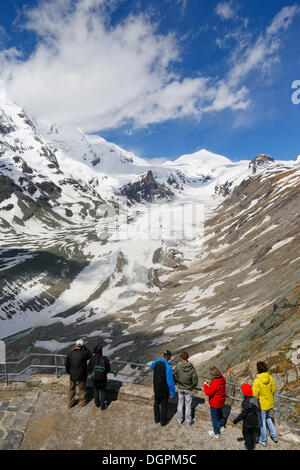 Vue depuis Kaiser-Franz-Josef-Hoehe Pasterze Glacier avec plus de montagne Grossglockner, à gauche, et le Johannisberg Mountain Banque D'Images