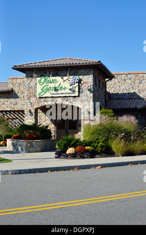 L'extérieur de l'Olive Garden restaurant italien entrée Plymouth, Massachusetts USA Banque D'Images