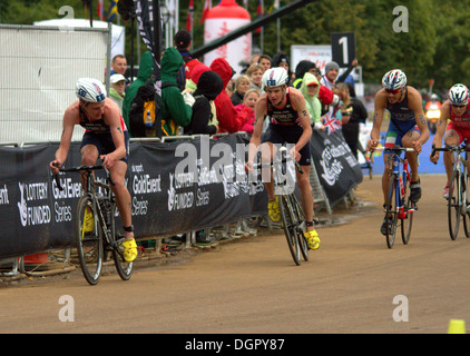 Frères Brownlee pendant le vélo de triathlon ITU World s'est tenue à Londres Banque D'Images