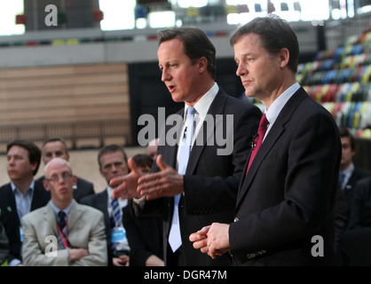 Le Premier ministre britannique, David Cameron et vice-premier ministre, Nick Clegg ensemble. Banque D'Images