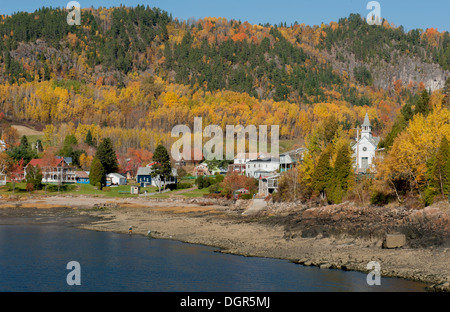 Le village de Sainte Rose-du-Nord sur le fjord du Saguenay, dans la province de Québec. Banque D'Images