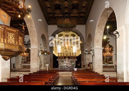 Nef de la Basilique Santa Maria del Colle, Pescocostanzo, Abruzzes, Italie Banque D'Images