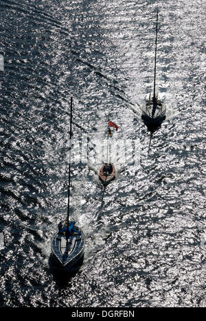 Bateaux à voile en contre-jour Banque D'Images