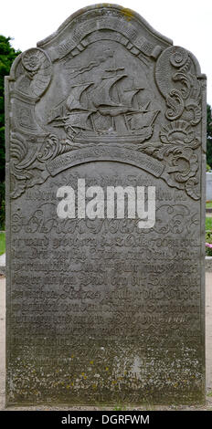 Pierre tombale, cimetière de parler la st. clemens-Kirche in nebel, amrum island, nordfriesland, Frise du Nord, Schleswig-Holstein Banque D'Images