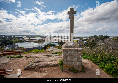 Paysage sur île de Bréhat en Bretagne (France) en journée ensoleillée Banque D'Images