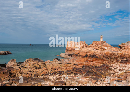 Un littoral vue sur l'île de Bréhat en Bretagne Banque D'Images