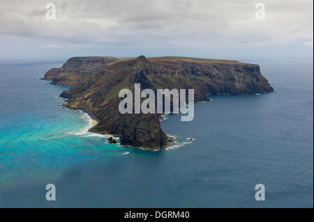 Ilhéu da Cal, ou Ilhéu de Baixo, île inhabitée au large de Porto Santo, Madère, Portugal, Europe Banque D'Images