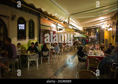 Rue avec restaurants, Calle Navas street, Grenade, Andalousie, Espagne, Europe, PublicGround Banque D'Images