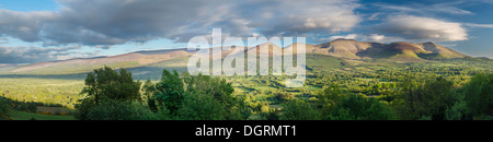 Vue vers le soir Galty Mountains du Glen of Aherlow, comté de Tipperary, Irlande Banque D'Images