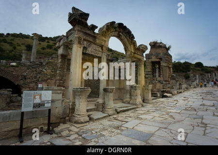 Temple d'Hadrien, ville antique d'Éphèse, la FEAS, province d'Izmir, Turquie, Asie Banque D'Images