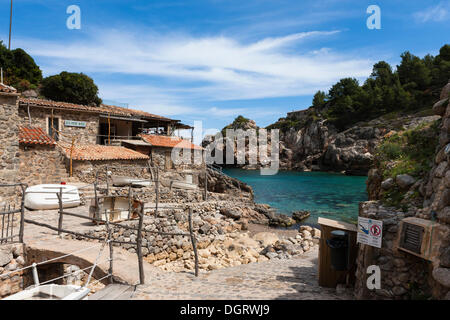 Village de pêcheurs et hidden cove de Cala Deià, Deià, Serra de Tramuntana, côte nord-ouest, Majorque, Iles Baléares Banque D'Images