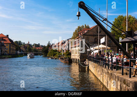 Vue sur la Regnitz River vers la Petite Venise, à Bamberg, Bamberg, Haute-Franconie, Bavière, Allemagne Banque D'Images