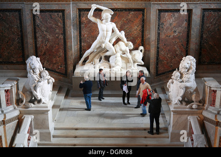 Le Kunsthistorisches Museum, Musée de l'histoire de l'Art, statue de Thésée et le Centaure, escalier principal, Vienne, Autriche, Europe Banque D'Images