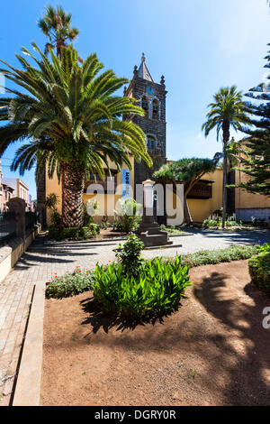 Église de San Augustin avec les jardins de San Cristobal dans la Plaza de la conception dans la vieille ville historique de San Cristóbal Banque D'Images