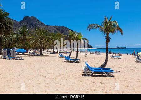 La plage de sable de Playa de Las Teresitas, San Andrés, La Montañita, Tenerife, Canaries, Espagne Banque D'Images