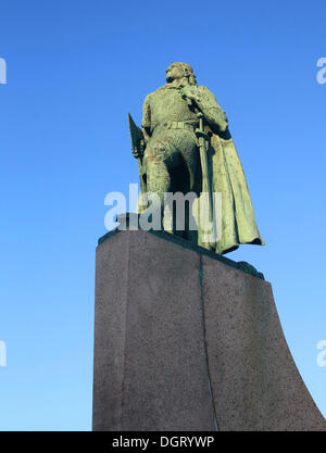 Statue de Leif Eriksson, Hallgrimskirkja, église de Hallgrimur, Reykjavik, Iceland, Europe Banque D'Images