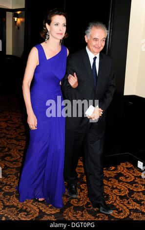 Carole Bouquet avec une escorte d'arriver au 64e festival du film, Festival International du Film à Cannes, France, Europe Banque D'Images