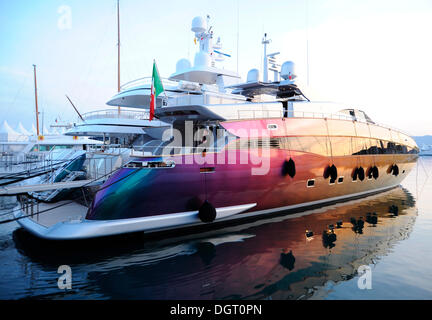 Le yacht du gourou de la mode Roberto Cavalli, Cannes, France, Europe Banque D'Images
