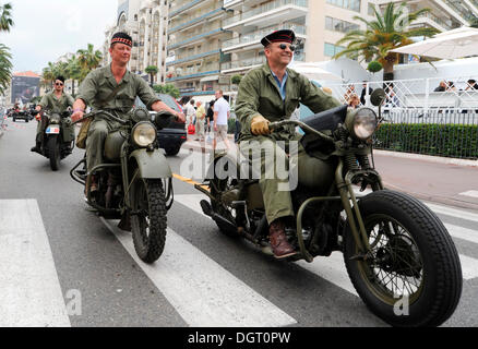 Réunion des motards fans de l'armée de la France sur la Croisette à Cannes, Côte d'Azur, France, Europe Banque D'Images