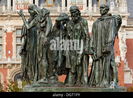 Sculpture d'Auguste Rodin, les Bourgeois de Calais, sur la place de la Place de l'Hôtel de ville de Calais, Via Francigena Banque D'Images