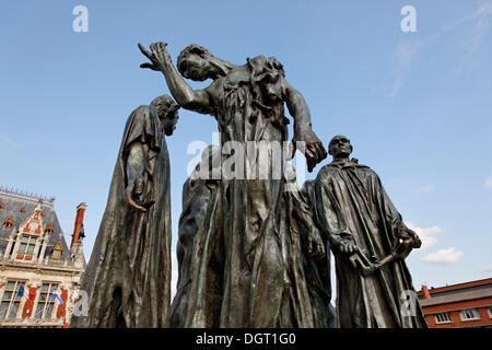 Sculpture d'Auguste Rodin, les Bourgeois de Calais, sur la place de la Place de l'Hôtel de ville de Calais, Via Francigena Banque D'Images