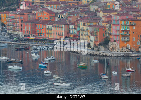 Port de Villefranche-sur-Mer, l'humeur du matin, Villefranche-sur-Mer, Côte d'Azur, Alpes-Maritimes, Provence-Alpes-Côte d'Azur Banque D'Images