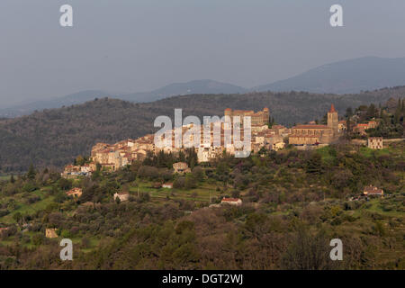 Mountain village de Callian, Tourrettes, département du Var, Région Provence-Alpes-Côte d'Azur, France Banque D'Images