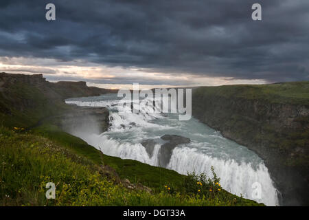 Couverture nuageuse sur la cascade de Gullfoss, le sud de l'Islande, Islande, Europe Banque D'Images