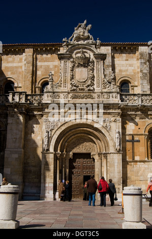 Real Basílica de San Isidoro en Leon. Espagne Banque D'Images