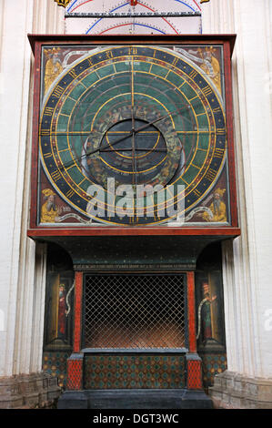 Horloge astronomique de la couronne du choeur, 1394, réalisé par Nikolaus Lilienfeld, église de Sankt Nikolai Banque D'Images