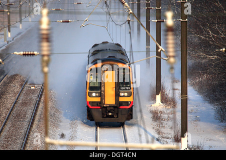 Neige de l'hiver, 158785 East Midlands Trains, High Speed Train Diesel, East Coast Main Line Railway, España Banque D'Images